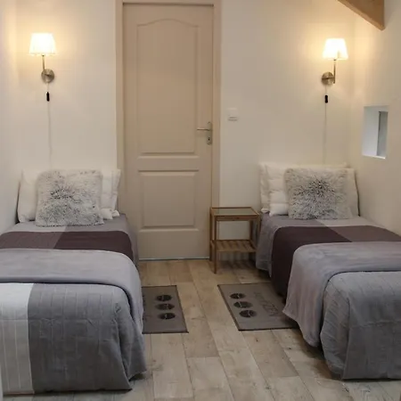 Holiday home Le Poirier Perfect For 2 Adults And 2 Children Heated Pool And Games Room *