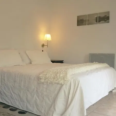 Сasa de vacaciones Le Poirier Perfect For 2 Adults And 2 Children Heated Pool And Games Auverse