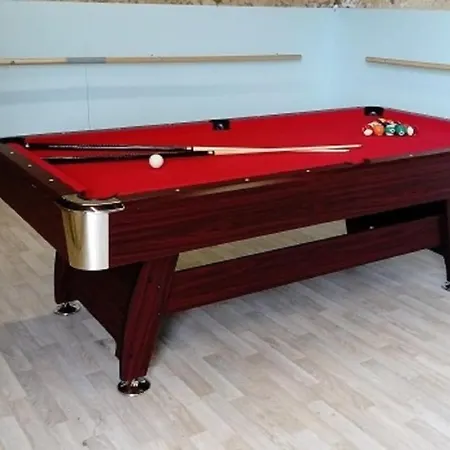 Le Poirier Perfect For 2 Adults And 2 Children Heated Pool And Games Room Holiday home